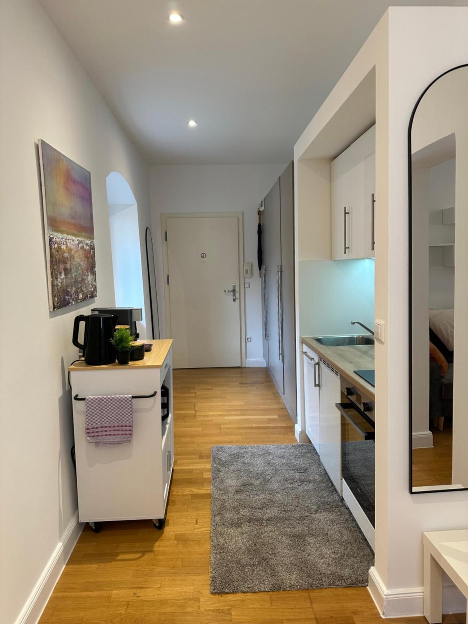 Bella Casa - Business&Family, 100M Zum Konzerteingang Schloss, Parkplatz, Smarttv, Netflix, Waschmaschine, 24H Checkin, 36Qm, Ap 12 Ludwigsburg Exterior photo
