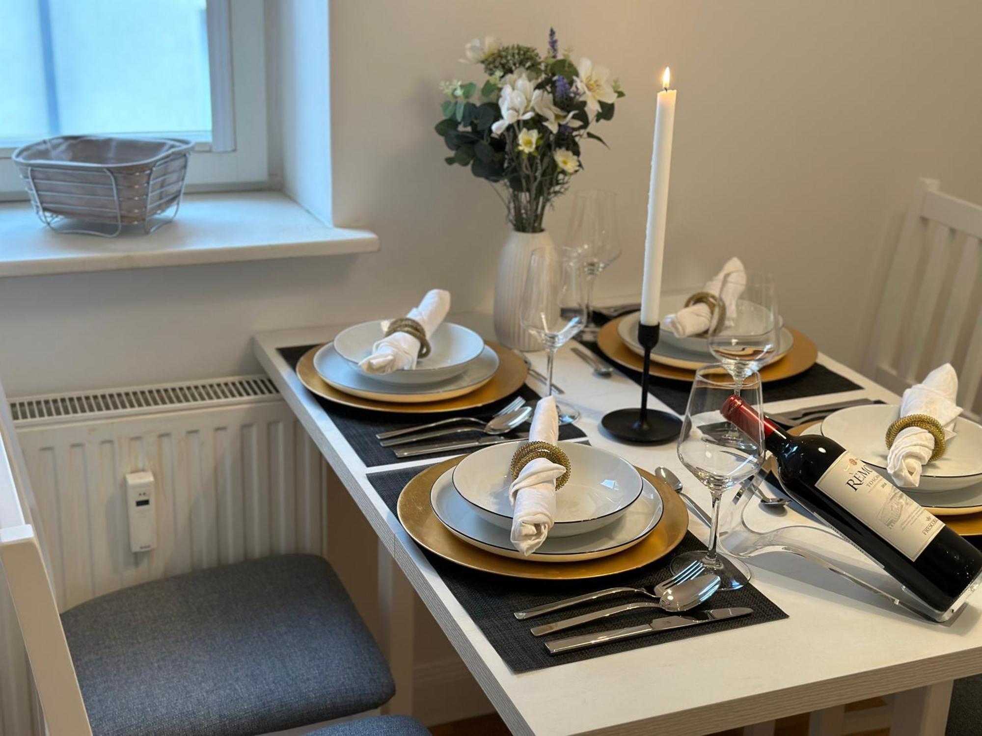 Bella Casa - Business&Family, 100M Zum Konzerteingang Schloss, Parkplatz, Smarttv, Netflix, Waschmaschine, 24H Checkin, 36Qm, Ap 12 Ludwigsburg Exterior photo
