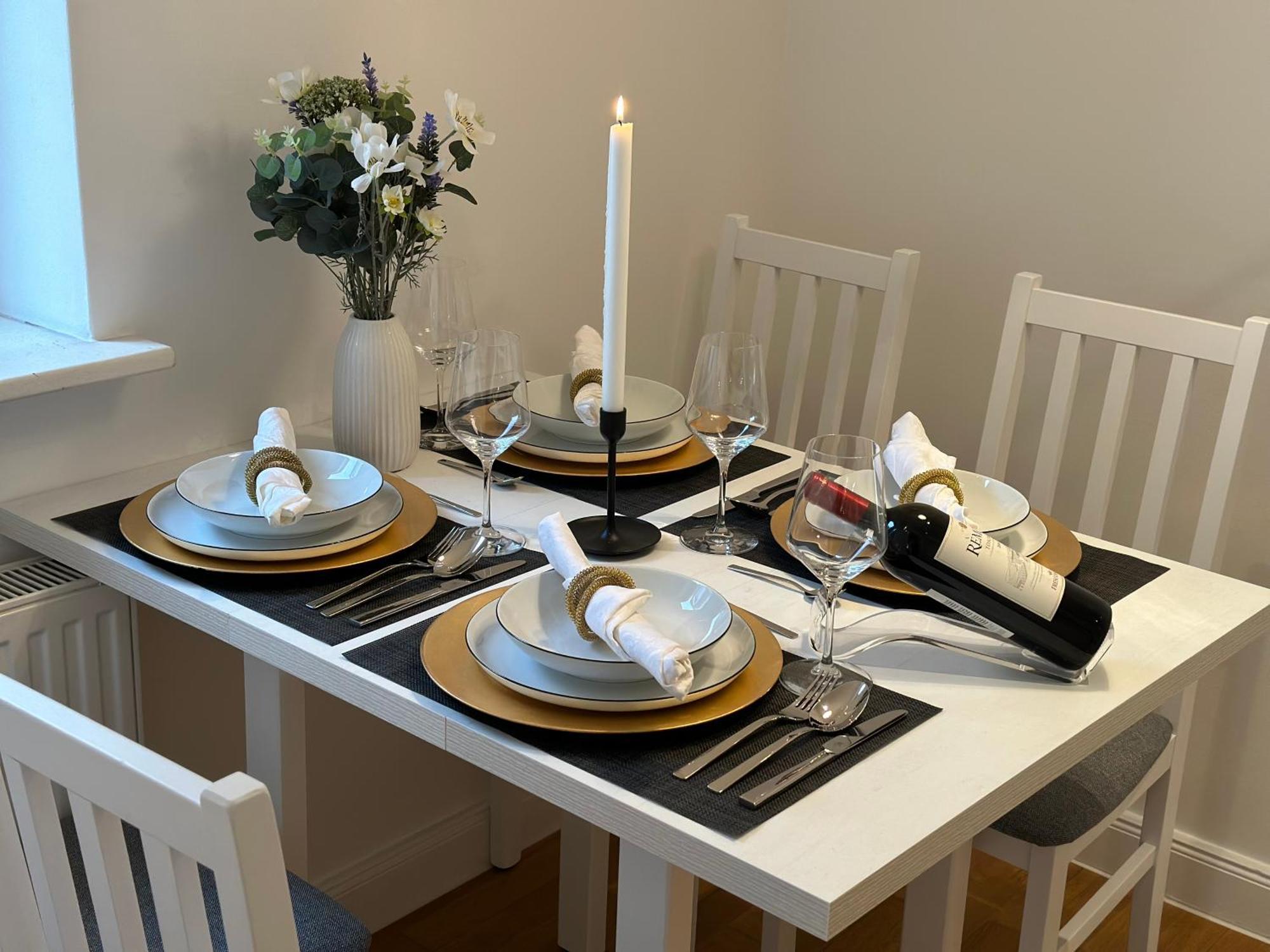 Bella Casa - Business&Family, 100M Zum Konzerteingang Schloss, Parkplatz, Smarttv, Netflix, Waschmaschine, 24H Checkin, 36Qm, Ap 12 Ludwigsburg Exterior photo