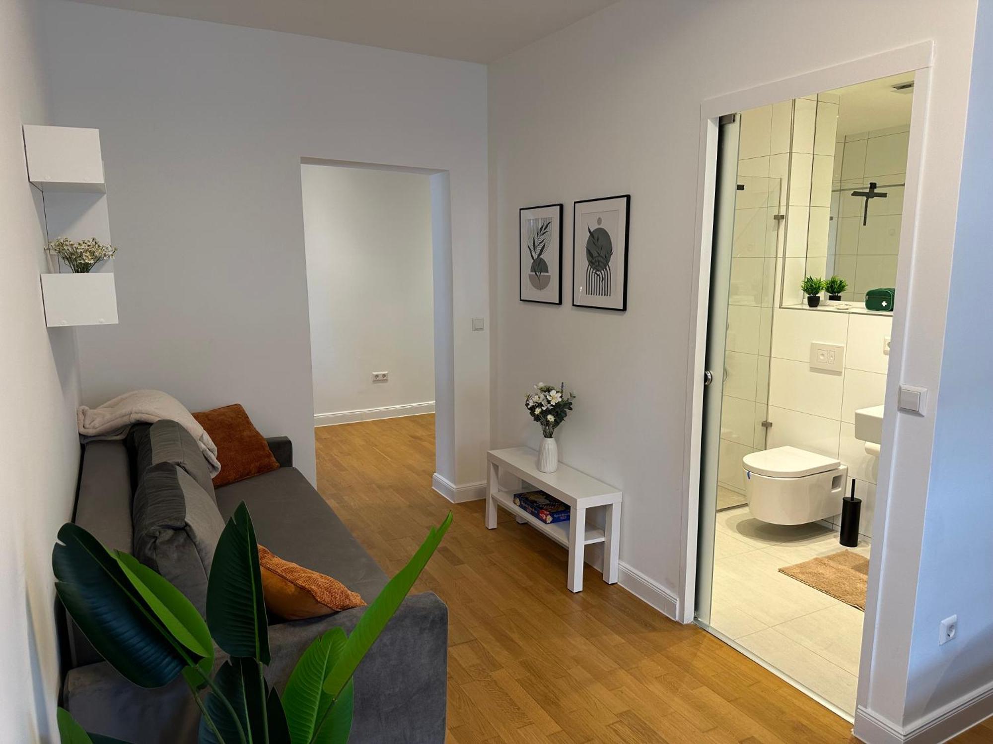 Bella Casa - Business&Family, 100M Zum Konzerteingang Schloss, Parkplatz, Smarttv, Netflix, Waschmaschine, 24H Checkin, 36Qm, Ap 12 Ludwigsburg Exterior photo